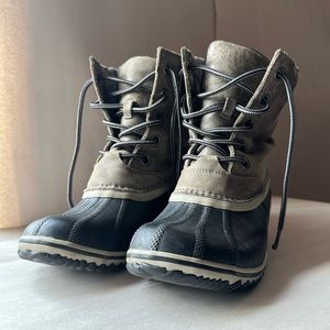 SOREL duck boots with gray leather!